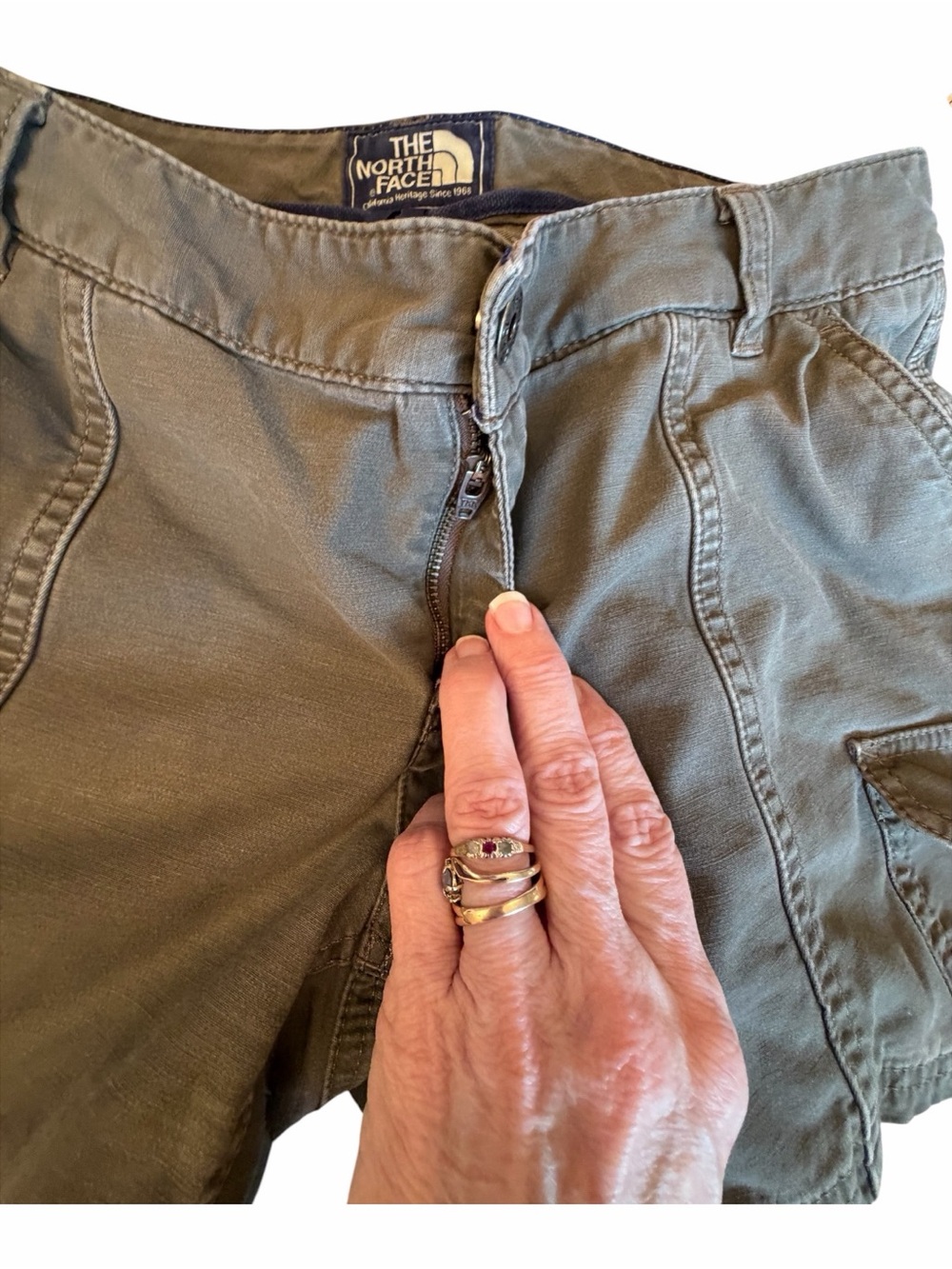 The North Face Women's Cargo Hiking Shorts olive/weathered green-Size Small - Picture 5 of 8